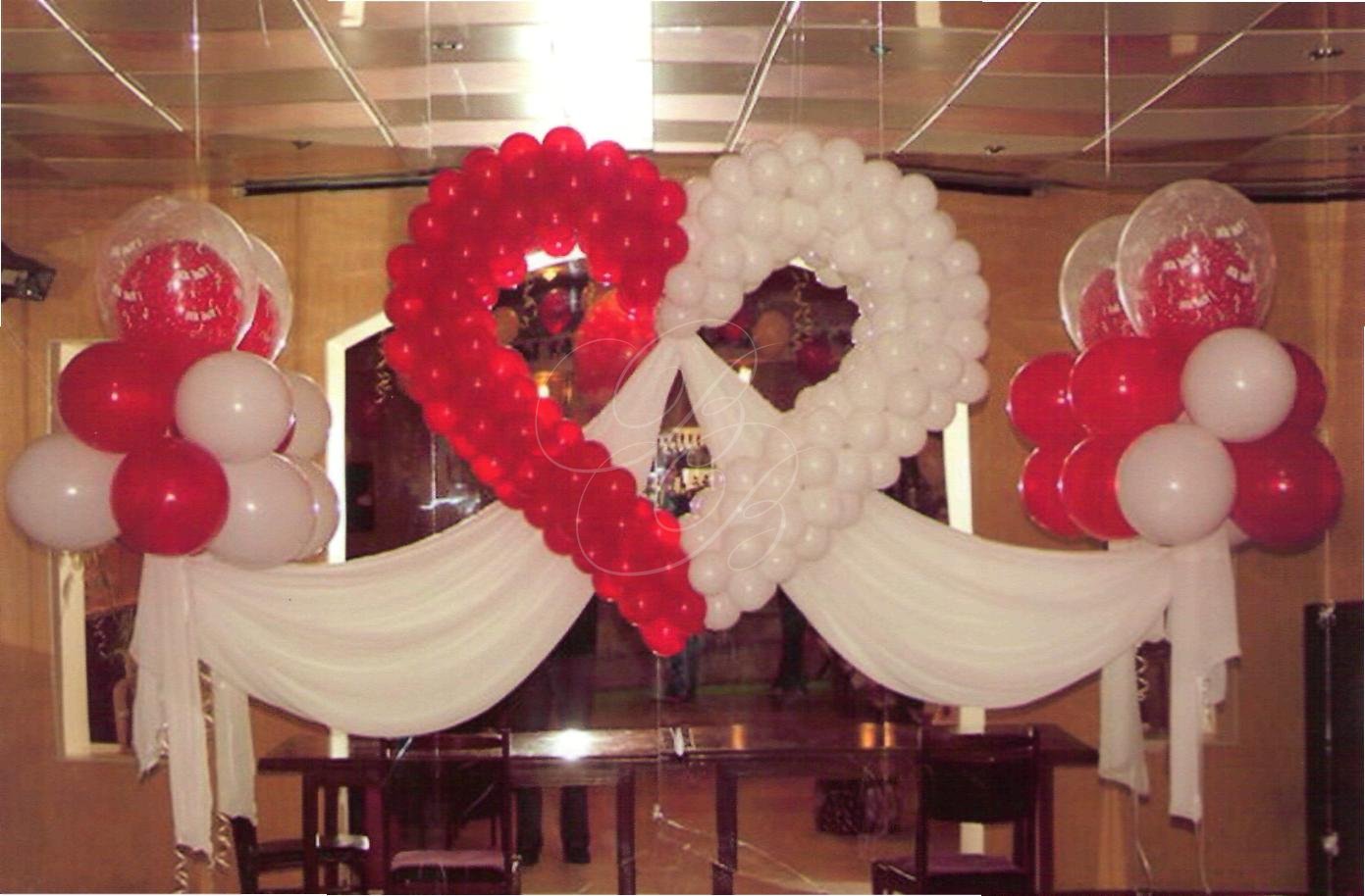 Сердца из шаров для украшения свадебного зала